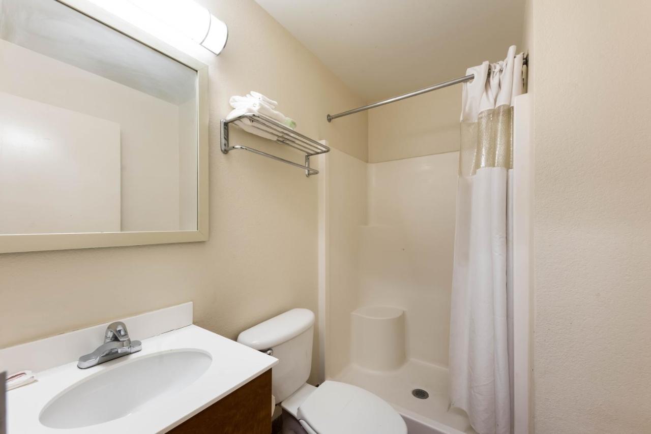 Hometowne Studios By Red Roof Dallas - Irving Extérieur photo