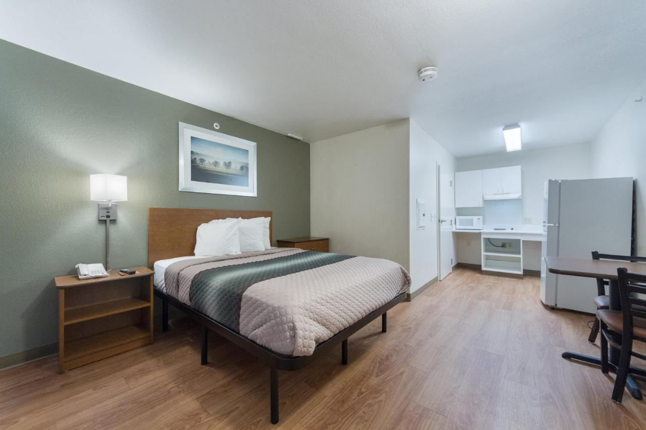 Hometowne Studios By Red Roof Dallas - Irving Extérieur photo