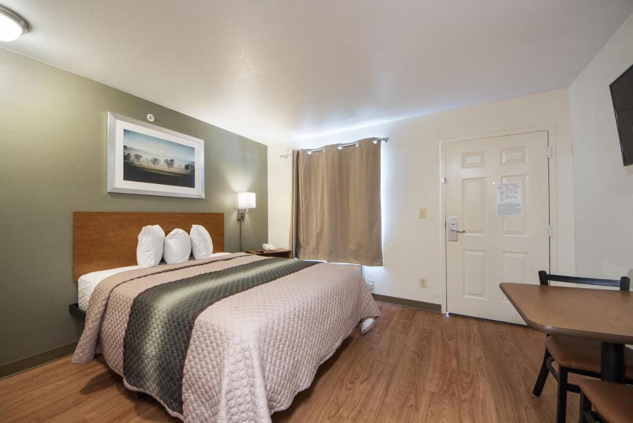Hometowne Studios By Red Roof Dallas - Irving Extérieur photo