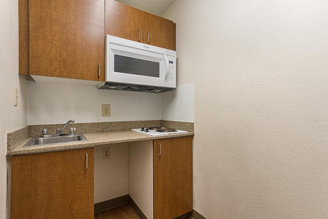 Hometowne Studios By Red Roof Dallas - Irving Extérieur photo