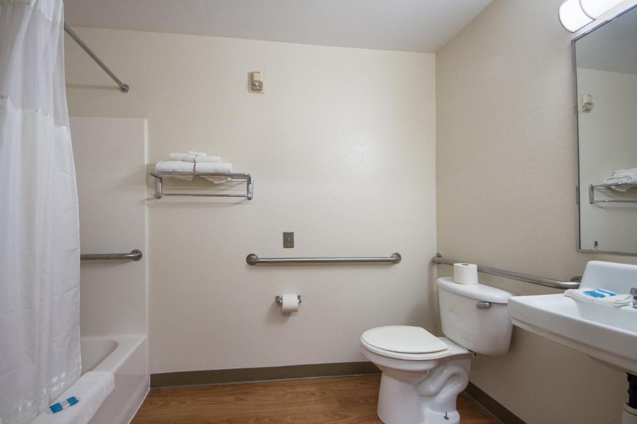 Hometowne Studios By Red Roof Dallas - Irving Extérieur photo