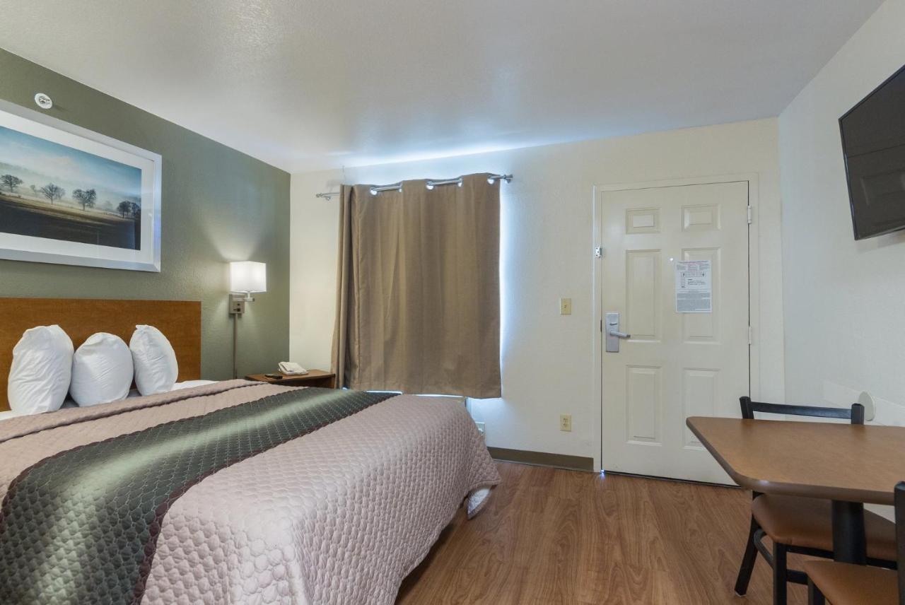 Hometowne Studios By Red Roof Dallas - Irving Extérieur photo