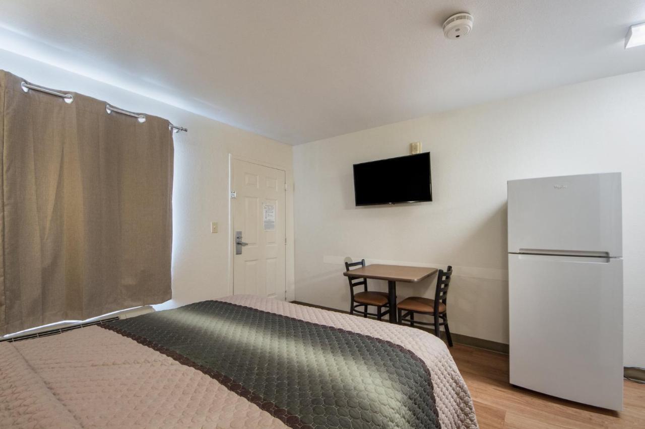 Hometowne Studios By Red Roof Dallas - Irving Extérieur photo