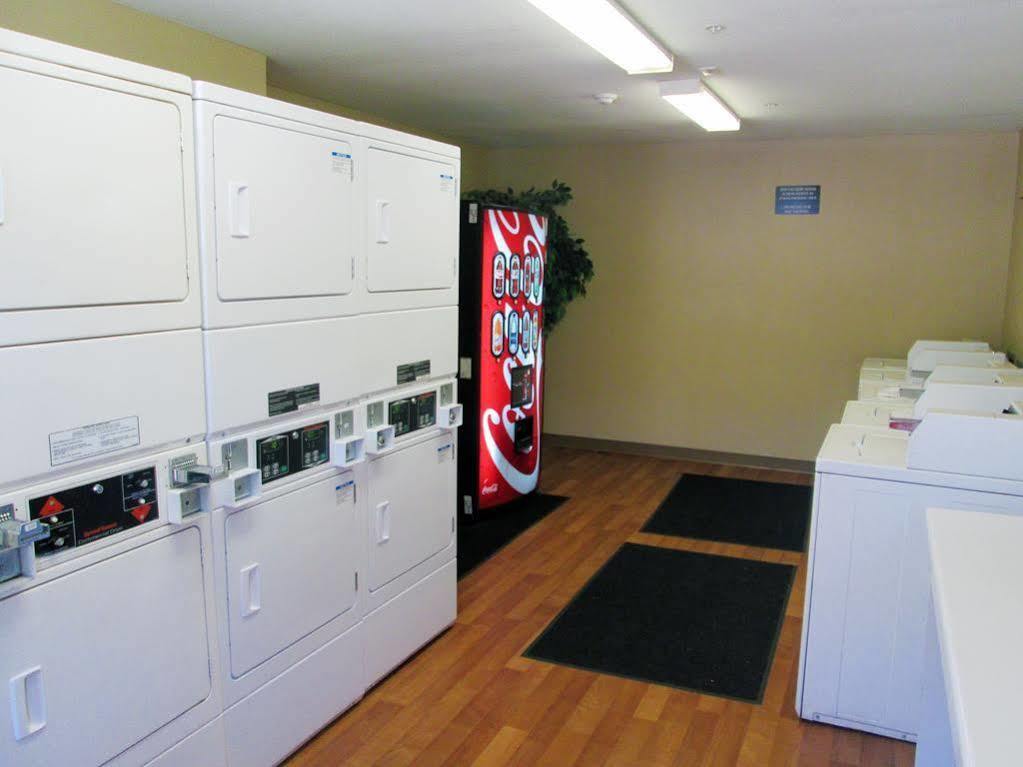 Hometowne Studios By Red Roof Dallas - Irving Extérieur photo